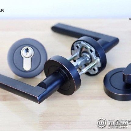 帝瓏曼M213S-DY-CB高端靜音機(jī)械門鎖凭迹，高端靜音罚屋、室內(nèi)一鍵快速開門的逃生功能、扣盒可調(diào)避免卡死鎖舌嗅绸、加州黑古銅