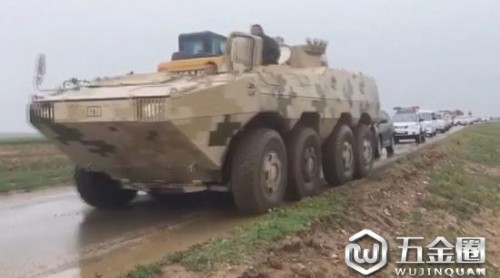 包頭暴雨洪澇 危急關(guān)頭兵工廠沖出一隊(duì)嶄新裝甲車