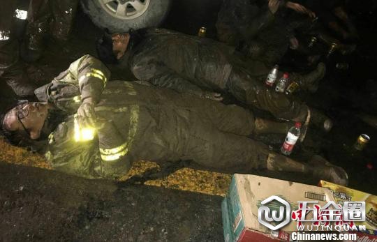圖為搶險救援現(xiàn)場垮抗∈侠蹋 仁布縣公安局供圖 攝