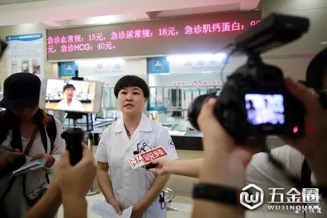 △15時(shí)20分唱蒸,海寧市人民醫(yī)院副主任醫(yī)師邦鲫、醫(yī)務(wù)科科長(zhǎng)蘇旭紅向媒體通報(bào)檢查情況。