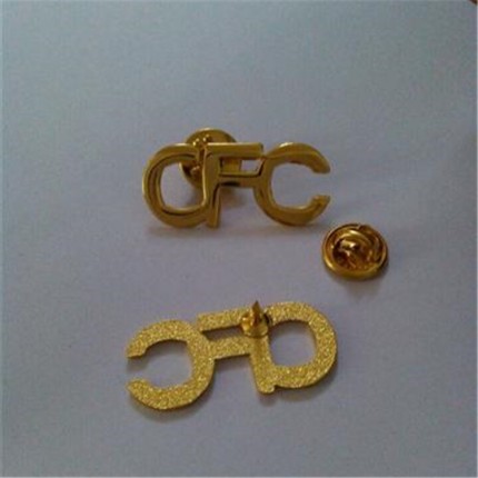廠家定制鋅合金鏤空字母徽章 鑲鉆愛心徽章定制 高級(jí)卡帽徽章