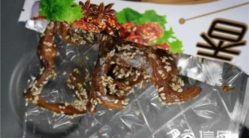 買的馬步魚包裝袋開了 青島家樂福：可以退換