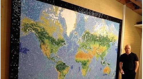 英國牛人張伯倫用33.3萬顆玻璃粒拼出“寶石世界”