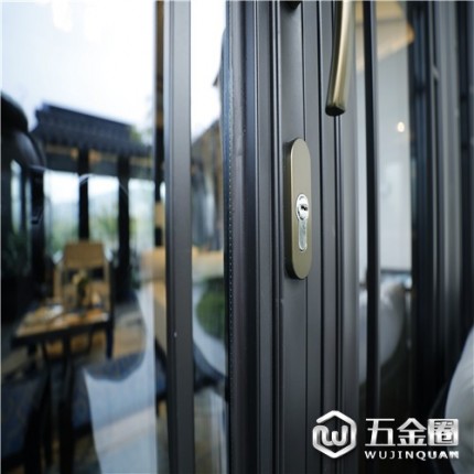 復古門窗廠家熱銷中式仿古斷橋鋁門窗定制古鎮(zhèn)中式別墅中國風門窗